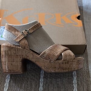 Korks Tan Platform Shoes with Chunky Heel